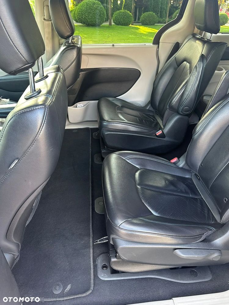 Chrysler Pacifica - 13