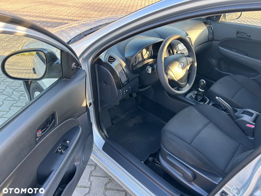 Hyundai i30 i30cw 1.6 CRDi FIFA WM Edition - 18