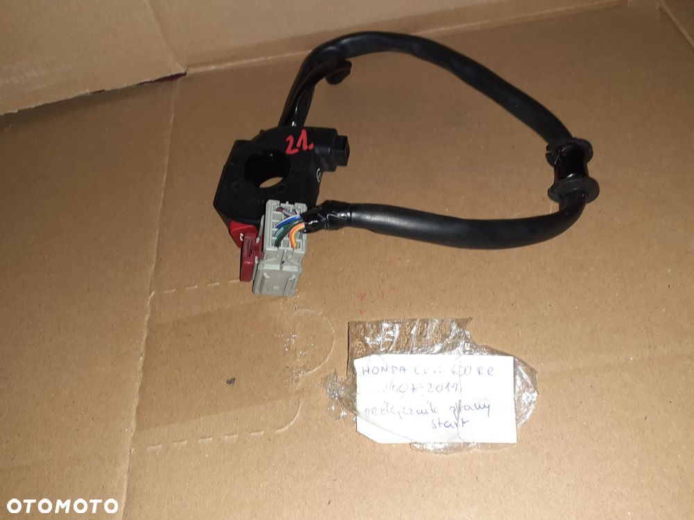 HONDA CBR600 RR 16 PC40 PRZEŁĄCZNIK PRAWY - 1