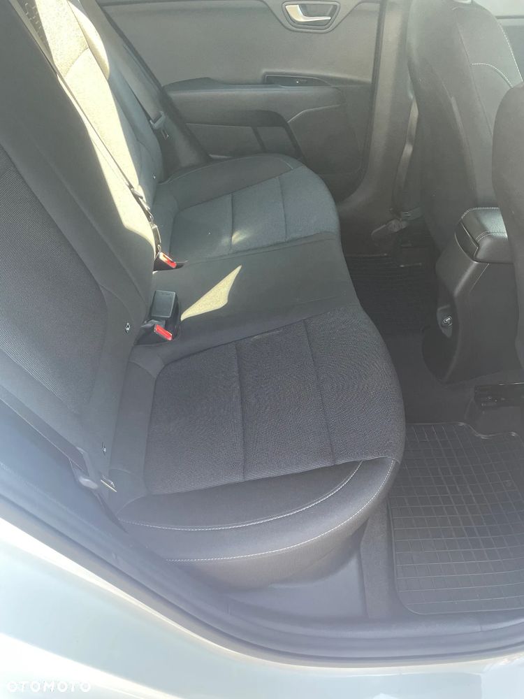 Kia Rio 1.2 L - 5