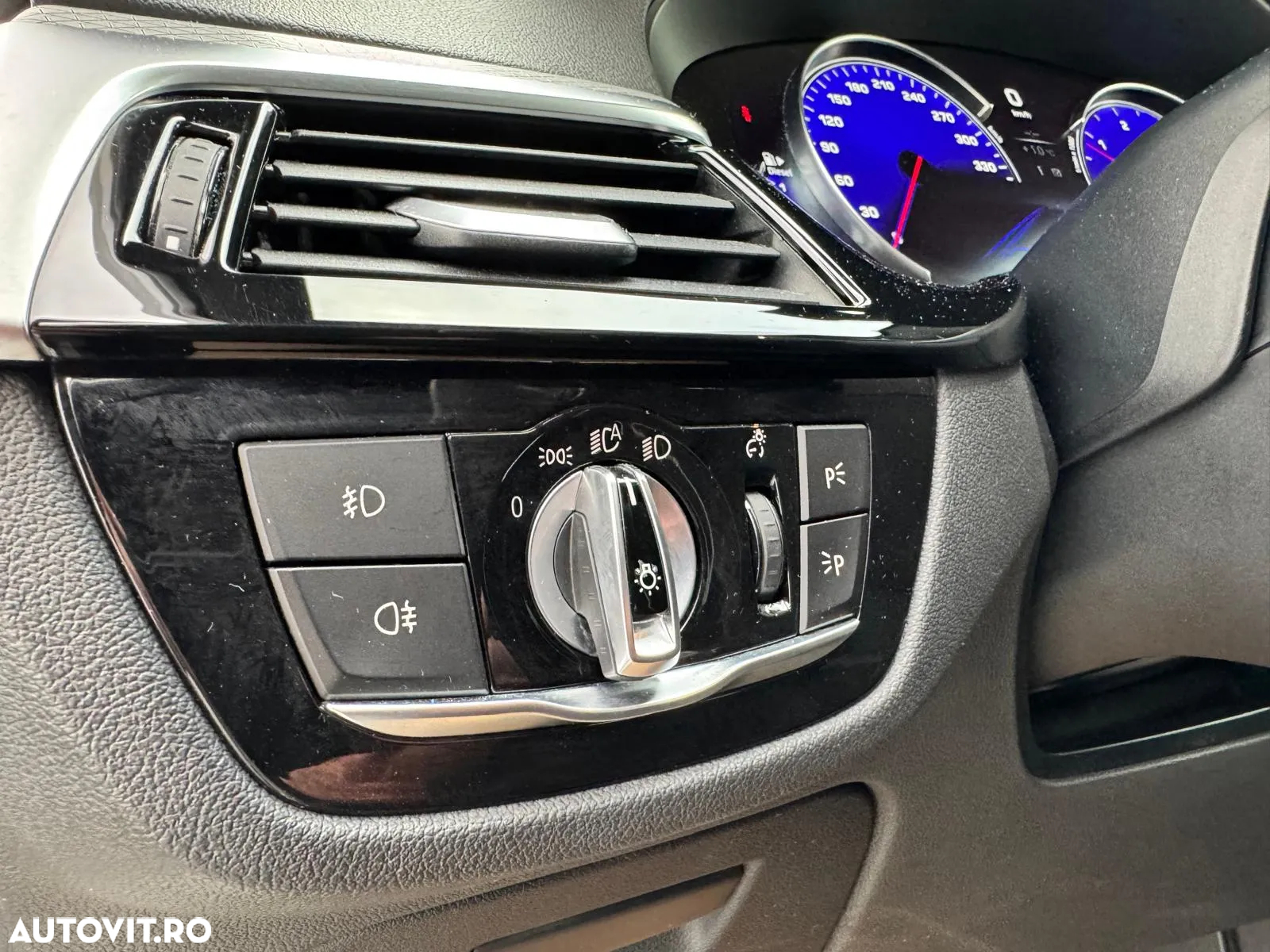 BMW Seria 5 520d xDrive AT - 35