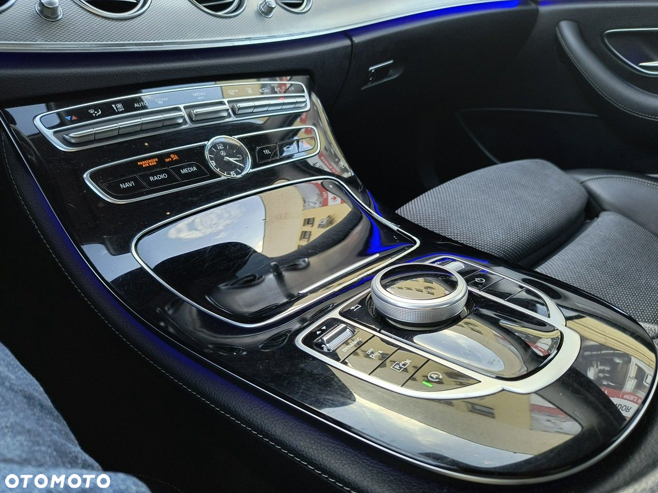 Mercedes-Benz Klasa E 400 4-Matic 9G-TRONIC - 23