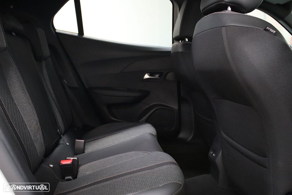 Peugeot 2008 1.2 PureTech Allure EAT8 - 22