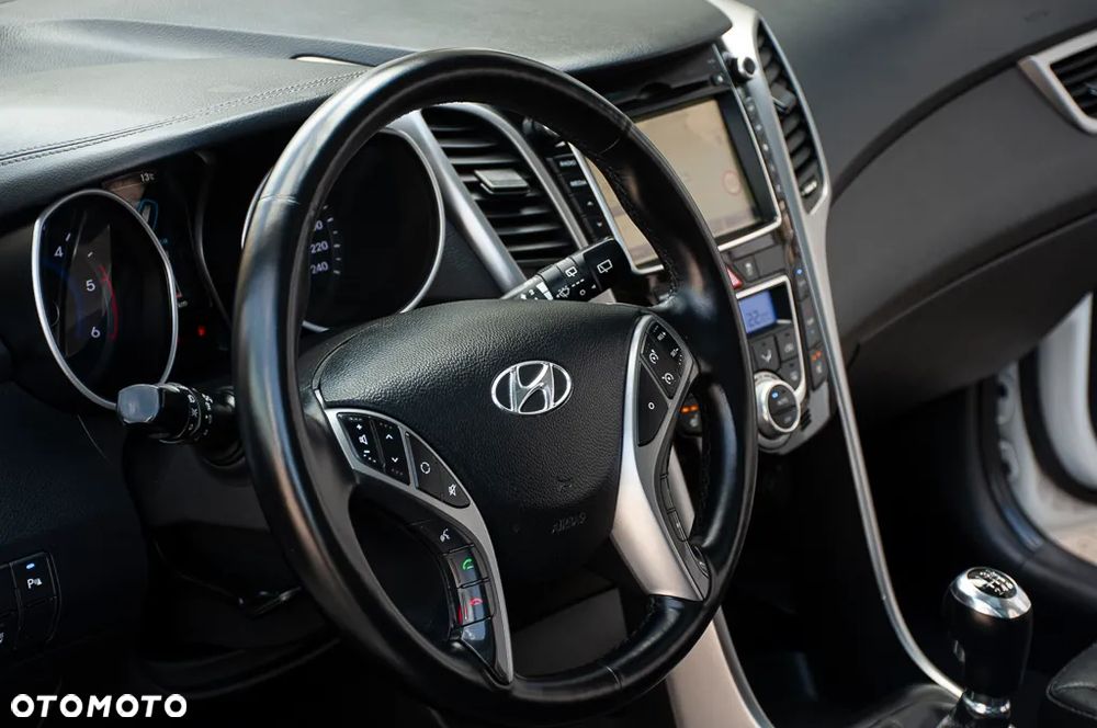 Hyundai i30 blue 1.6 CRDi Trend - 23