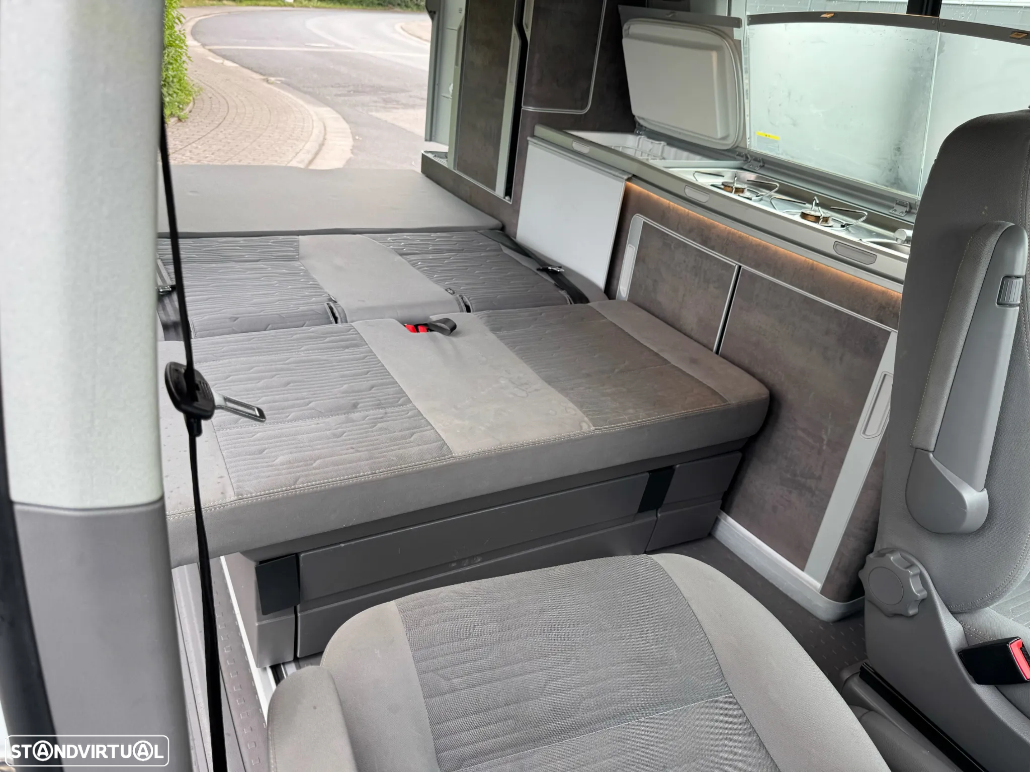 VW California Coast Volkswagen California Camper | 2 Camas – Dorme 4 Pessoas | Kitchenette + Cama no Teto - 14