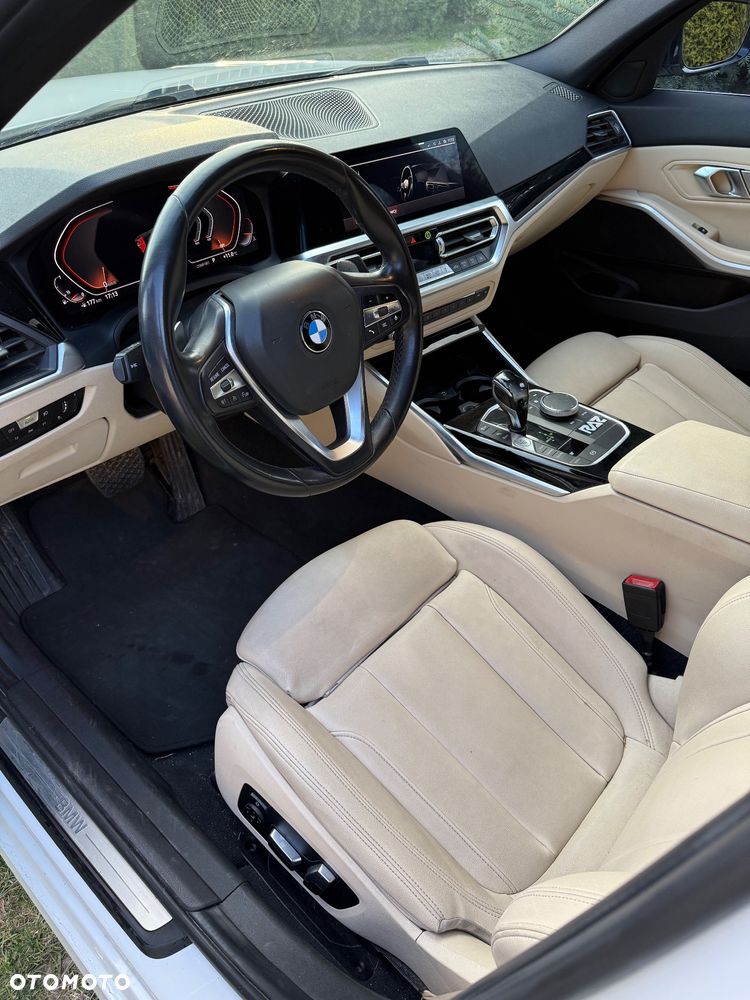 BMW Seria 3 330i M Sport - 14