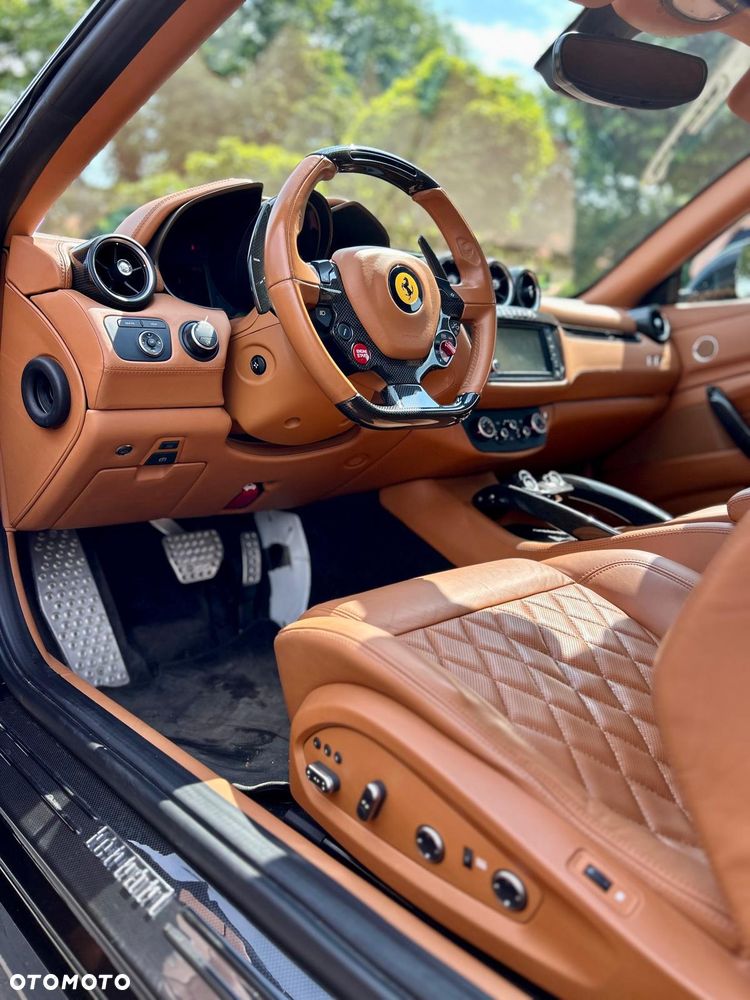 Ferrari FF - 10