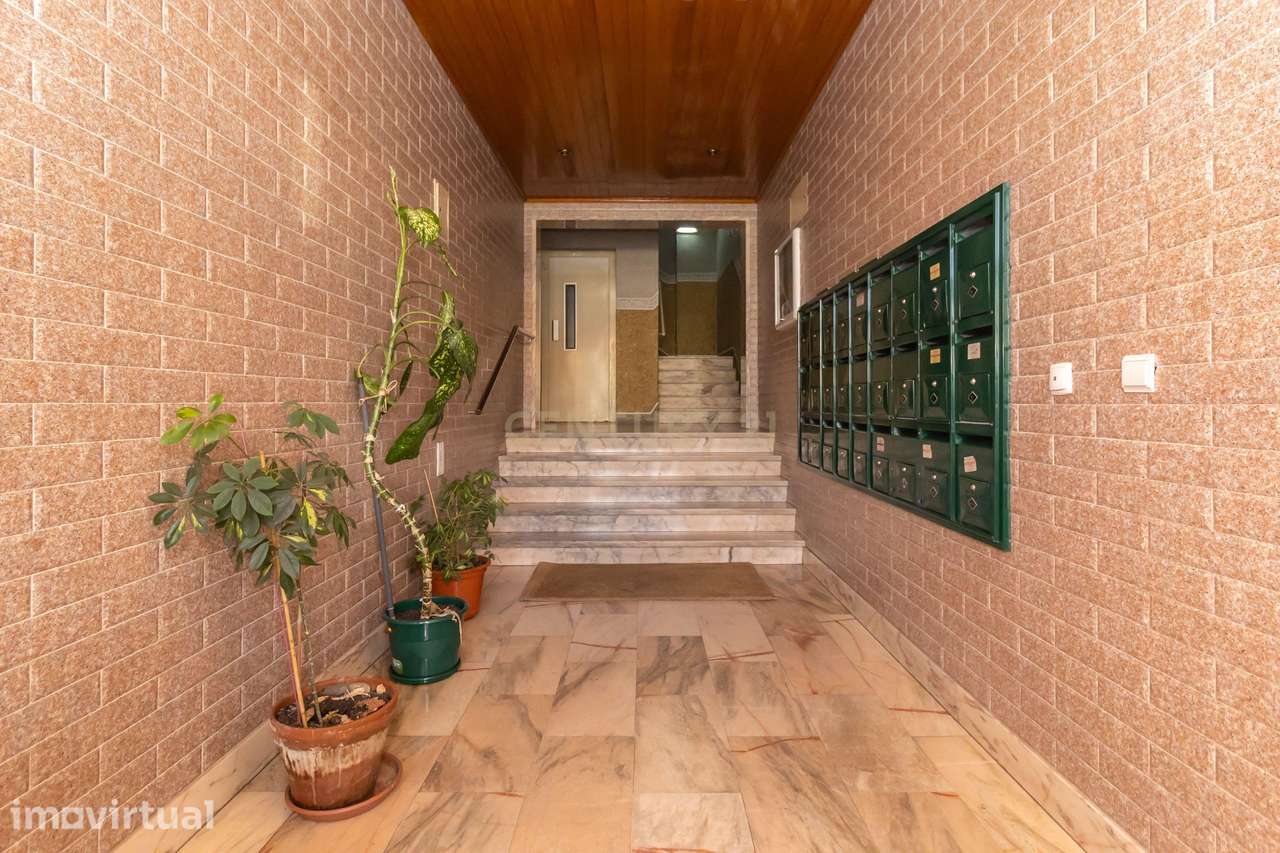 Apartamento T2 com Parqueamento, Elevador, Pronto a Habitar – Uma Opor - Grande imagem: 3/40