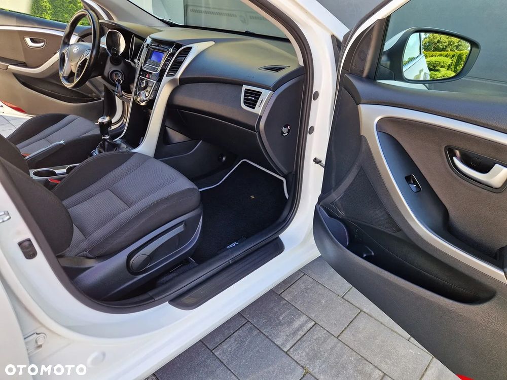 Hyundai i30 blue 1.4 YES Silver - 23