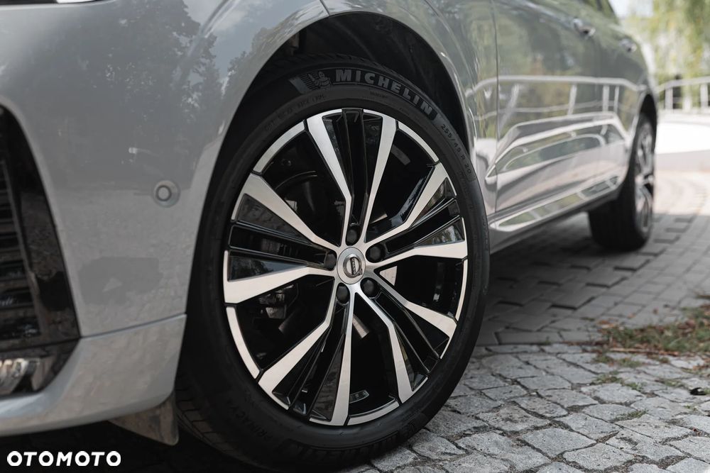 Volvo XC 60 B5 B AWD Ultimate Dark - 4