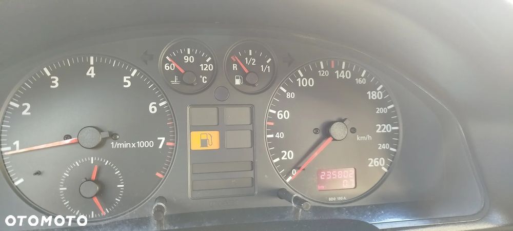 Audi A4 Limousine - 8