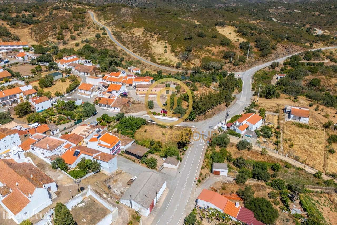 Moradia Devoluta c/8 Divisões e Terreno c/2840m2 - Vaqueiros, Alcoutim - Grande imagem: 5/60