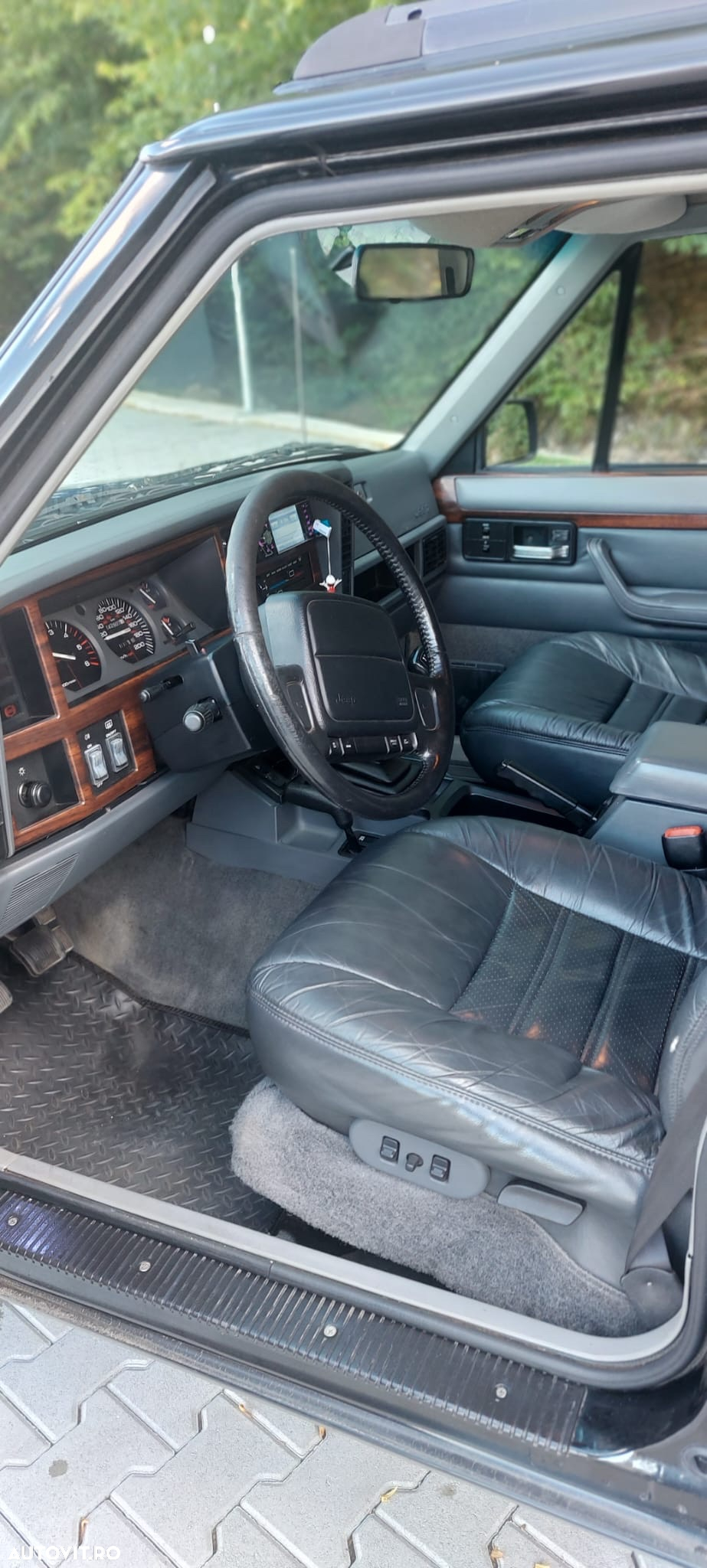Jeep Cherokee - 11