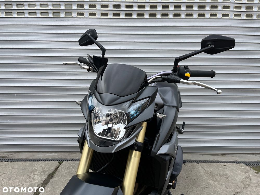 Suzuki GSR - 27