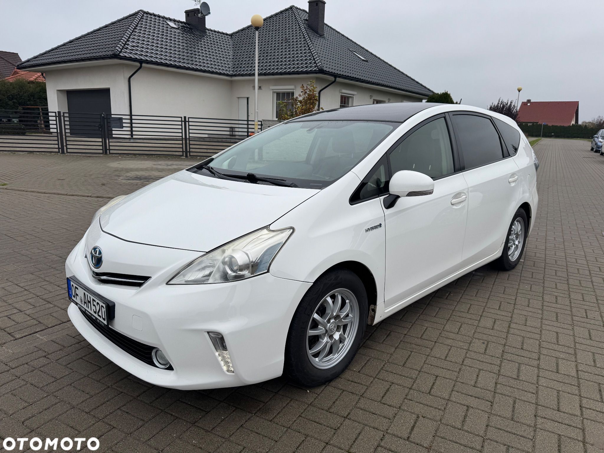 Toyota Prius+ 1.8 HSD Active - 1