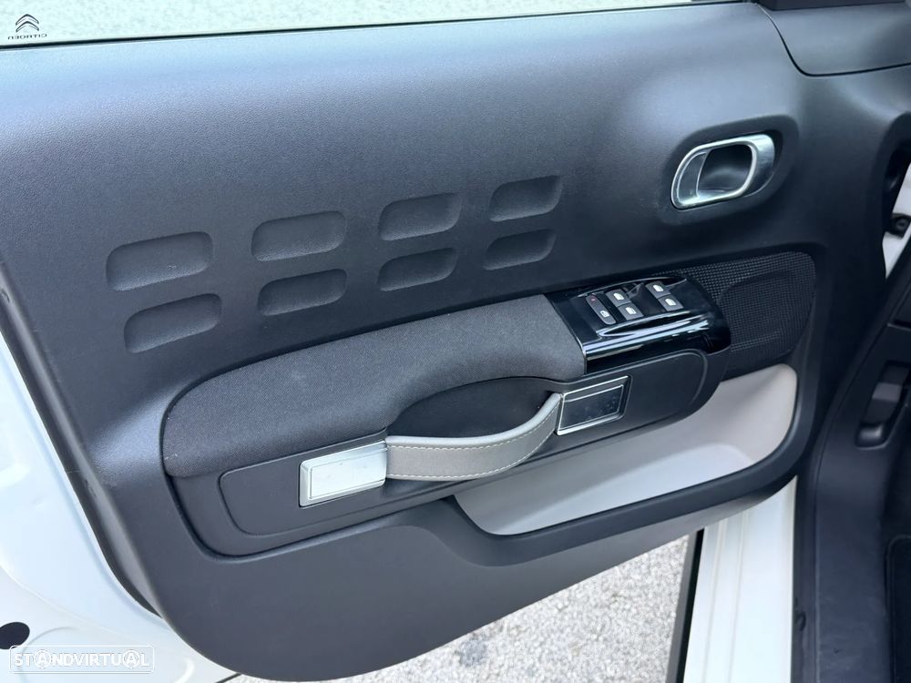 Citroën C3 1.2 PureTech Shine - 17