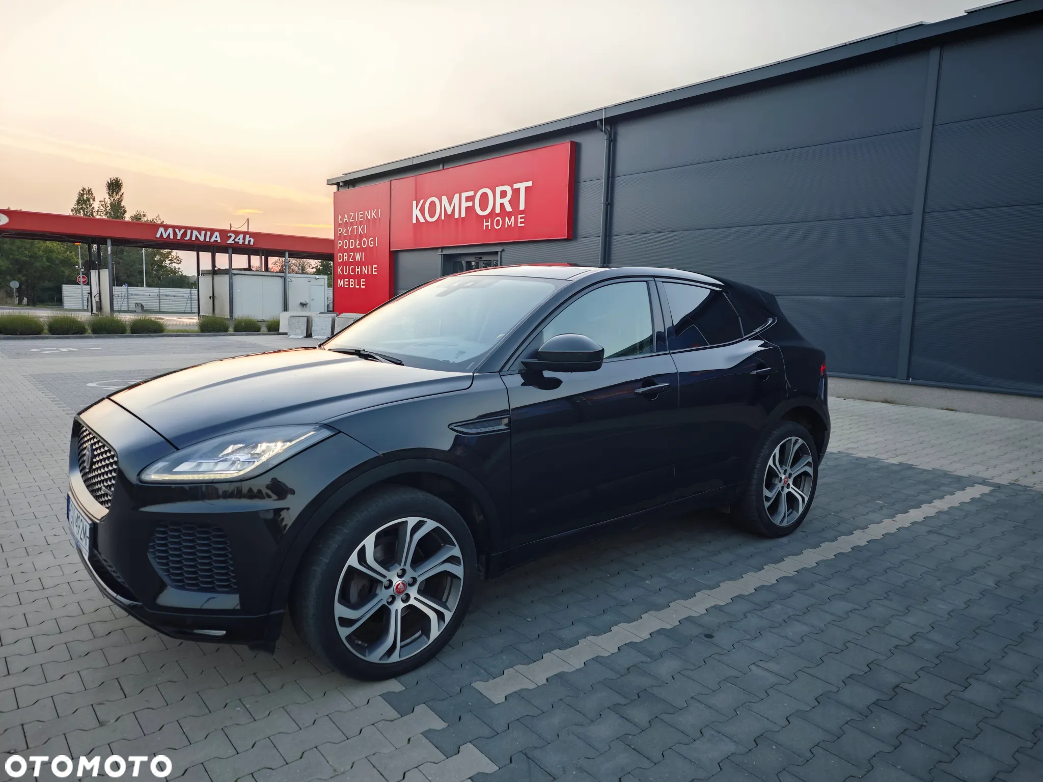Jaguar E-Pace 2.0 i4D AWD R-Dynamic S - 2