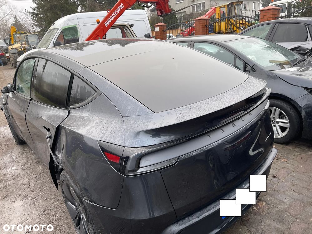 Tesla Y - 27