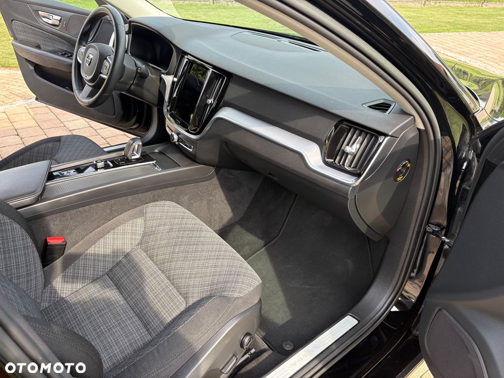 Volvo V60 B3 B Momentum Core - 16