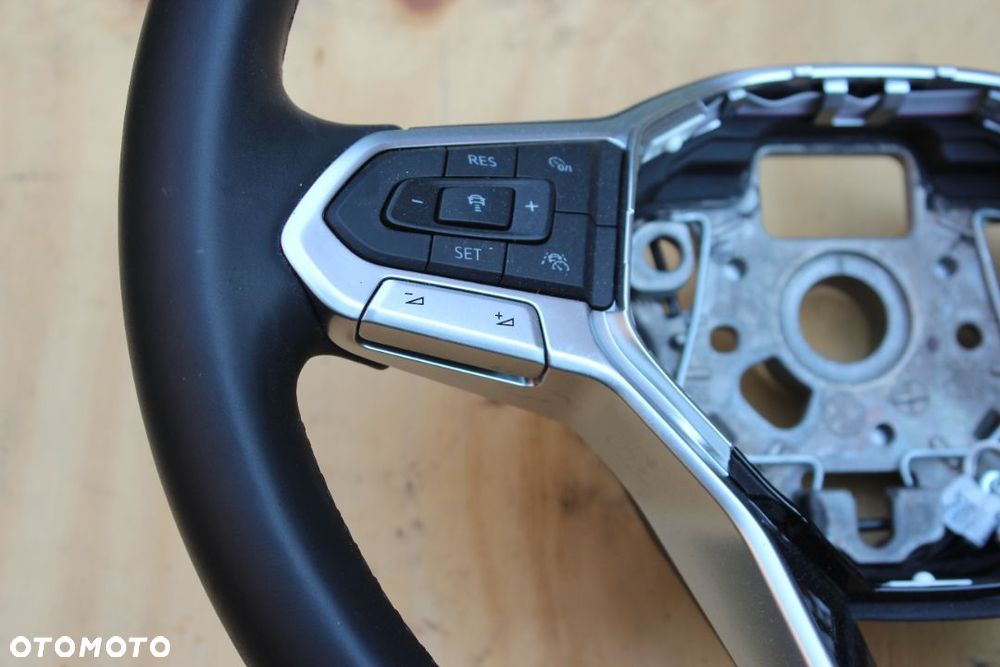KIEROWNICA MULTIFUNKCYJNA VW GOLF VIII 5H0959542D 2022 - 2
