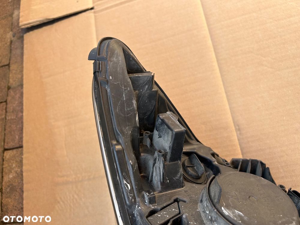 Renault Captur I lampa prawy przód europa 260102734R uszkodzona - 10