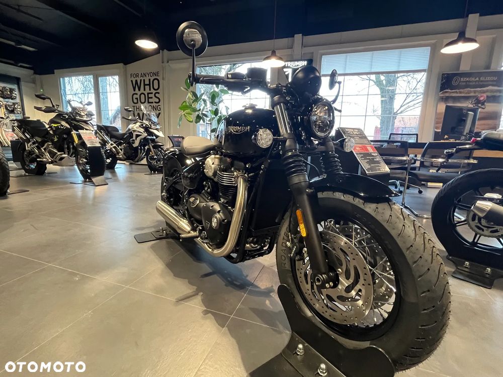 Triumph Bonneville Bobber - 3
