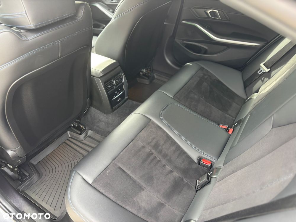 BMW Seria 3 320i xDrive M Sport - 18