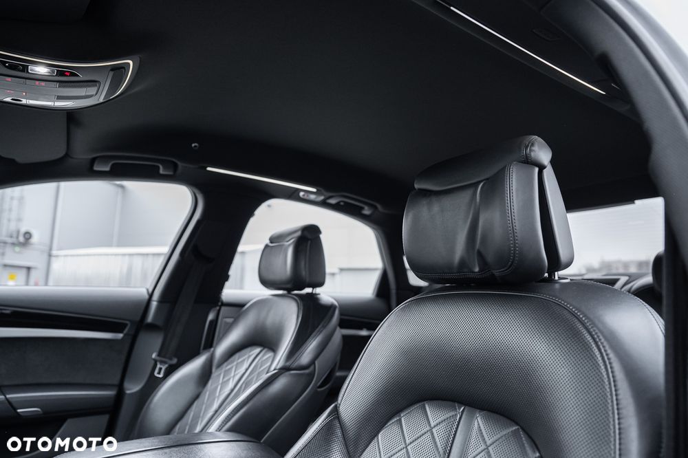 Audi S8 - 14