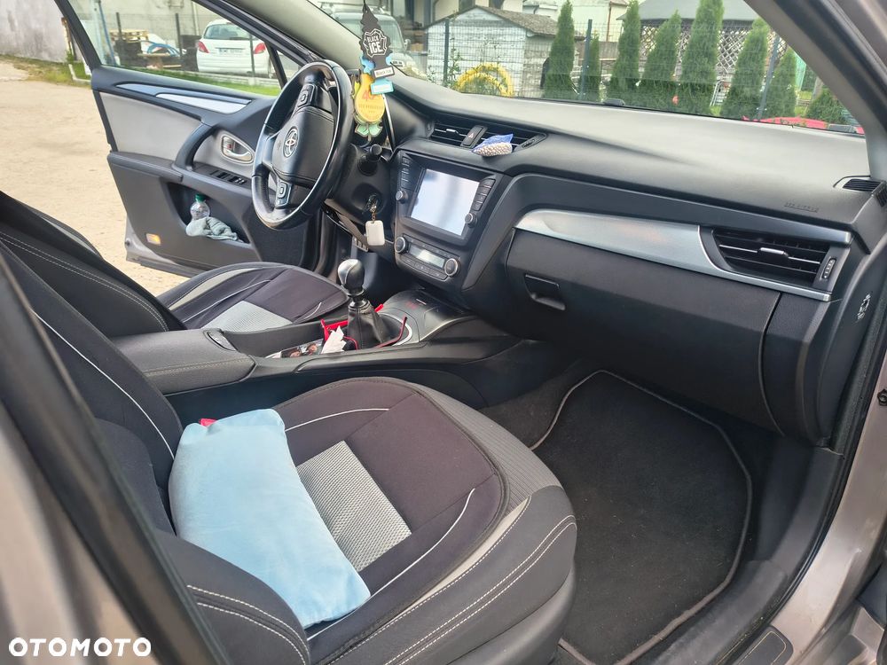 Toyota Avensis - 10