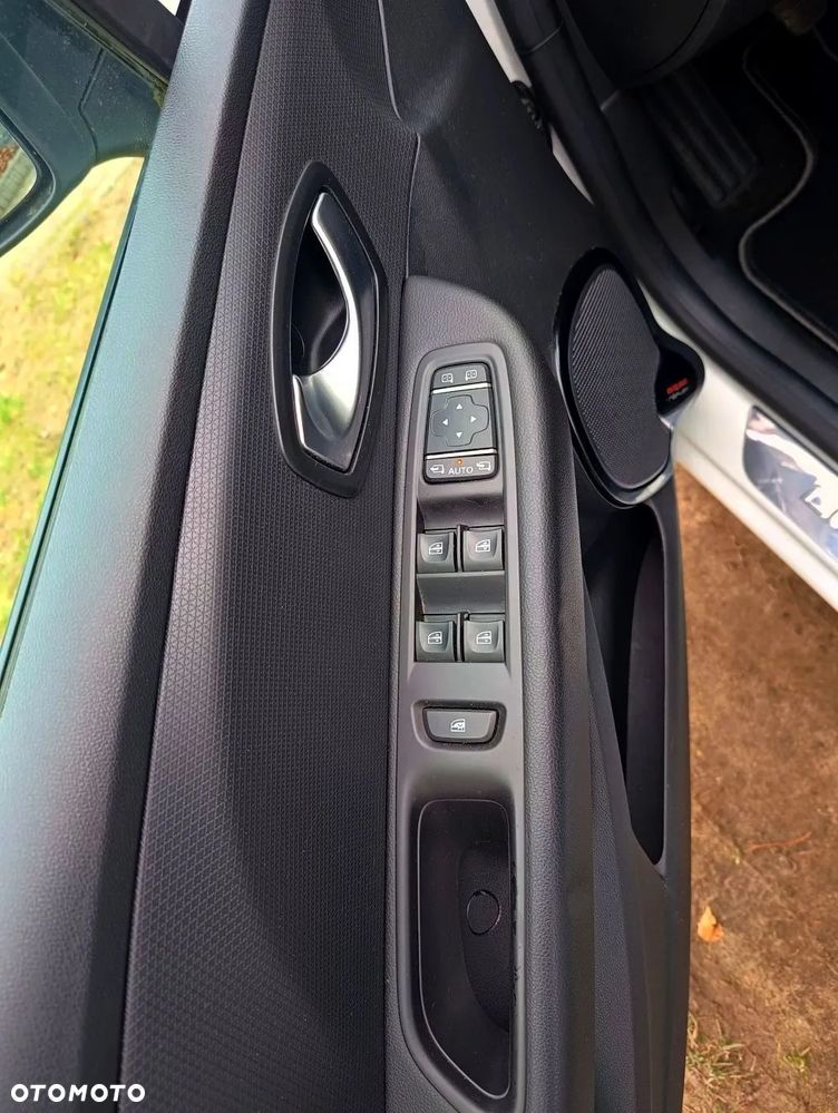 Renault Clio 1.2 16V Limited EU6 - 15