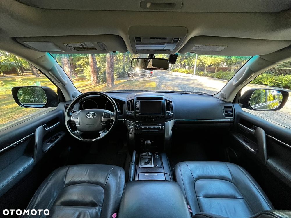 Toyota Land Cruiser - 24