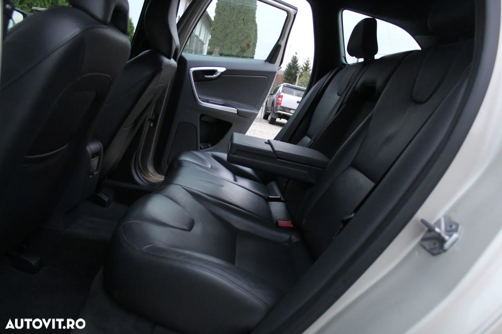 Volvo XC 60 D5 AWD Geartronic Summum - 15