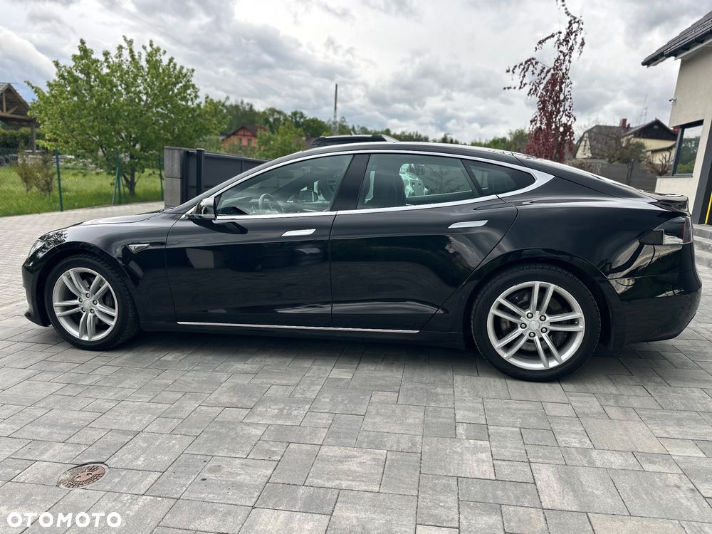 Tesla Model S - 10