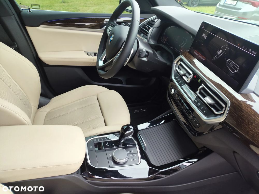 BMW X3 xDrive30i Luxury Line - 23