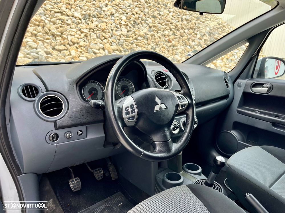 Mitsubishi Colt - 21