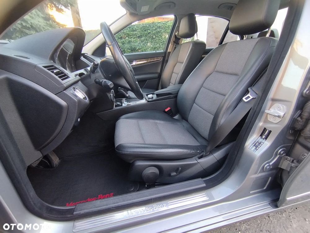 Mercedes-Benz Klasa C 180 CGI Automatik BlueEFFICIENCY Avantgarde - 14