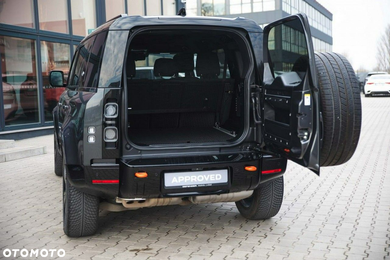 Land Rover Defender - 32