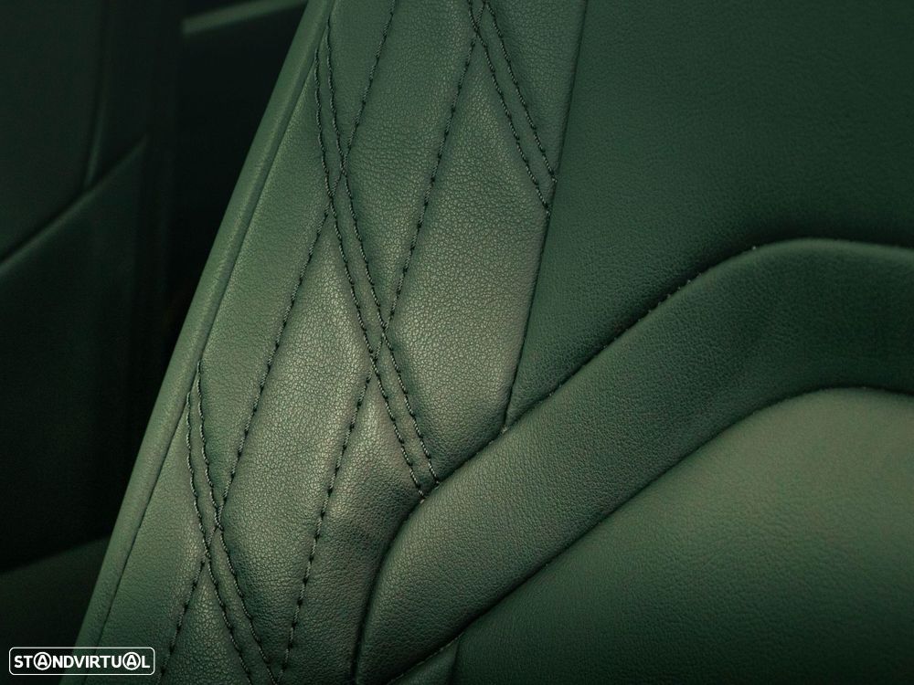 Lexus UX 250h Sport - 38