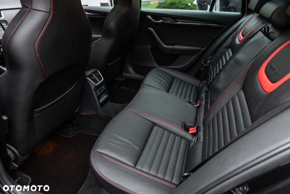 Skoda Octavia 2.0 TDI DSG RS - 17