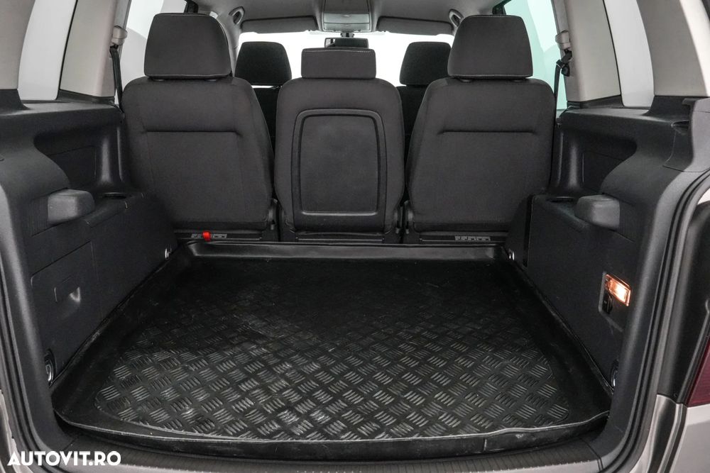 Volkswagen Touran 1.9 TDI DPF Conceptline BlueMotion - 24