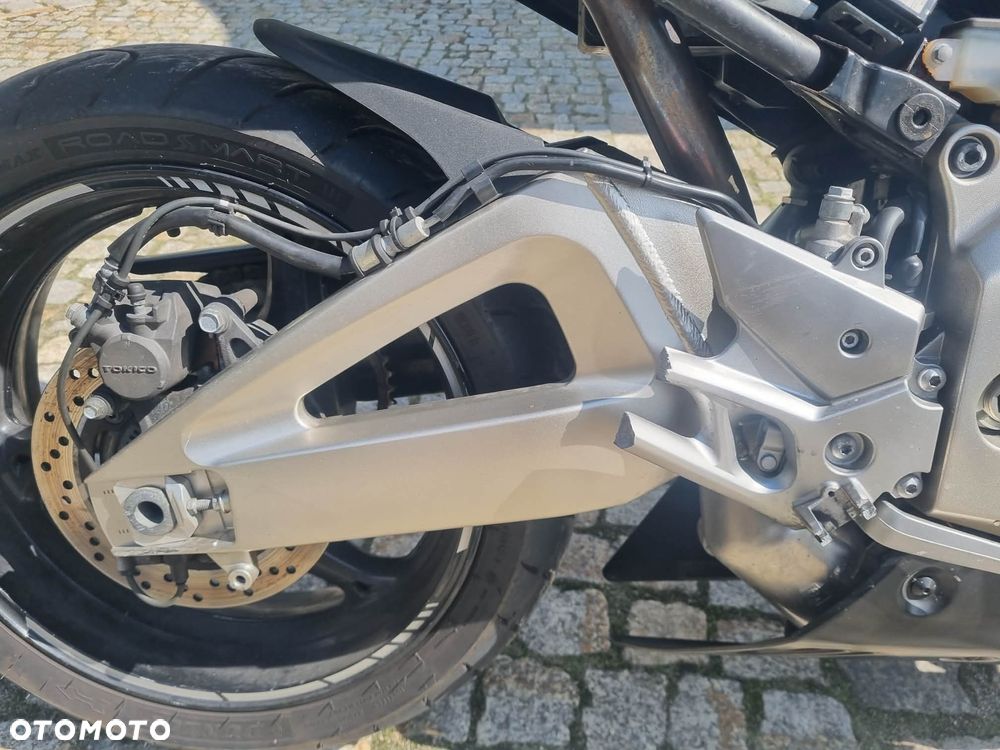 Suzuki GSR - 7