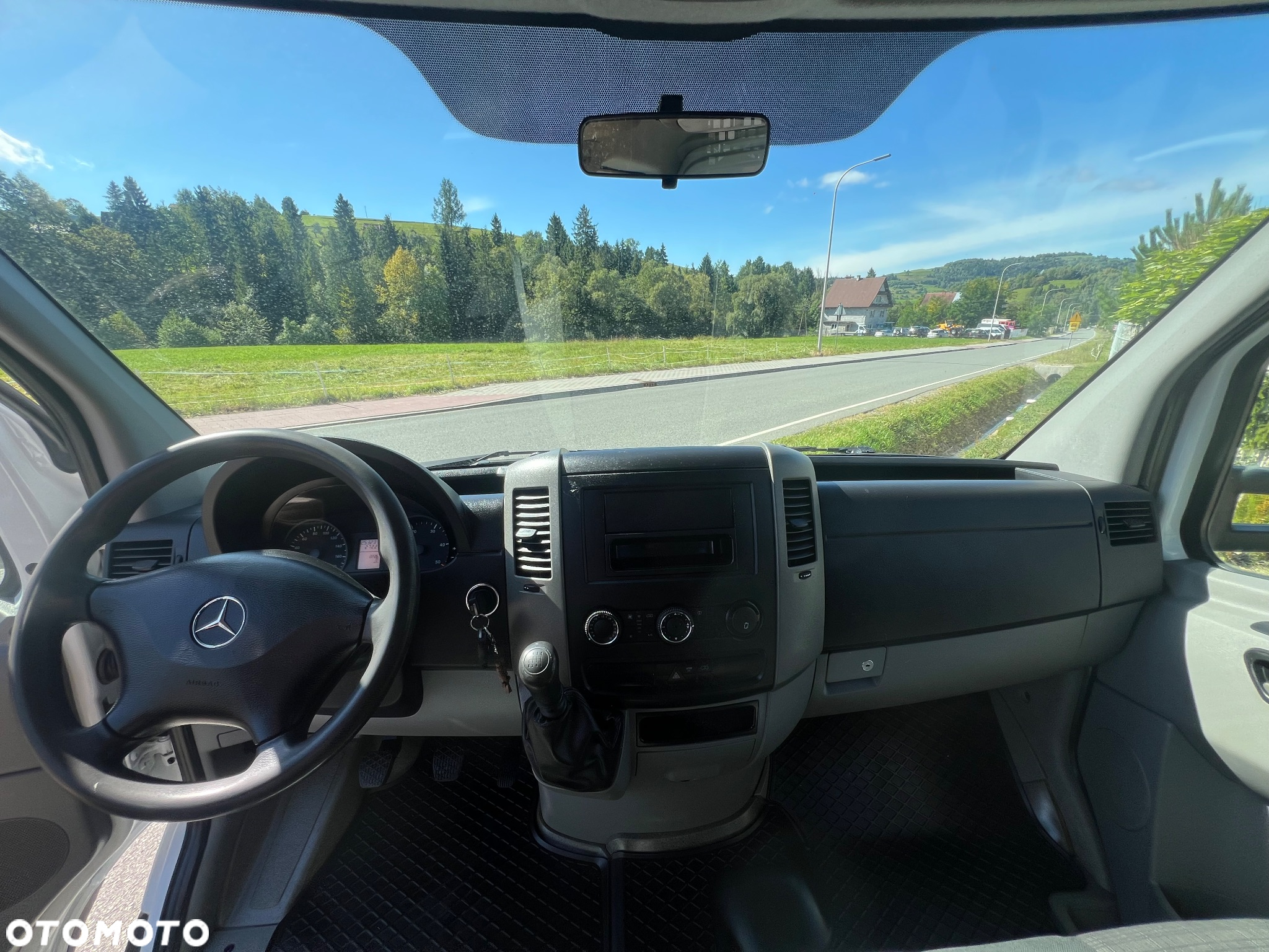 Mercedes-Benz Sprinter - 11
