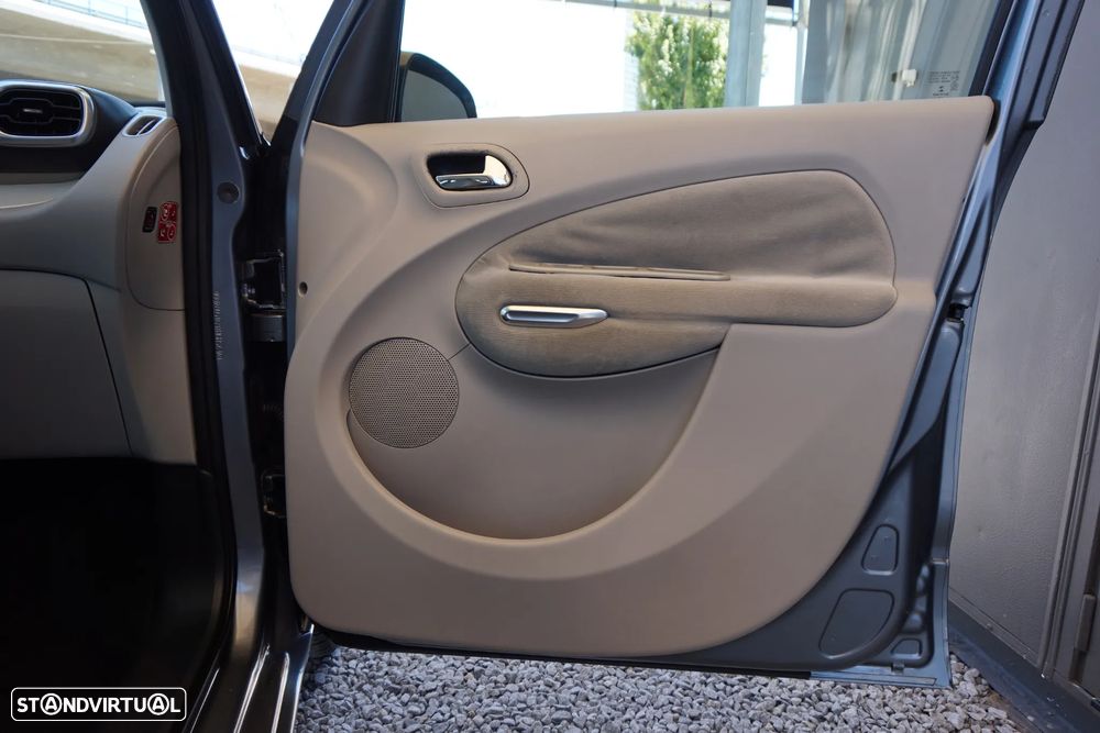 Citroën C3 Picasso 1.6 HDi Exclusive Airdream - 28