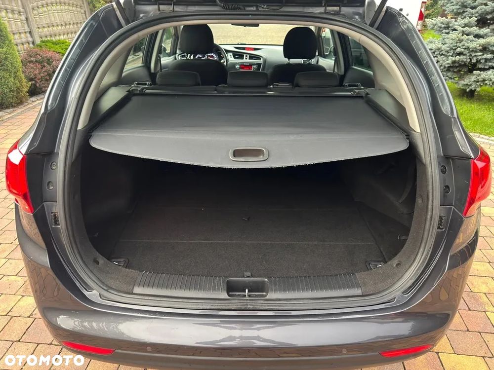 Kia Ceed - 8