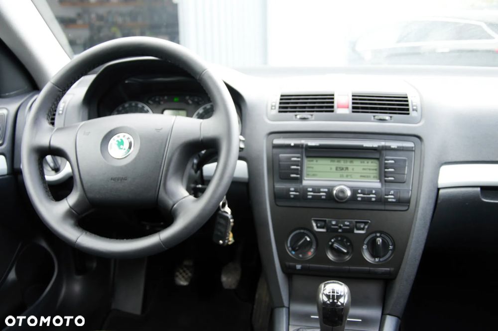 Skoda Octavia 1.6 Combi Selection - 11
