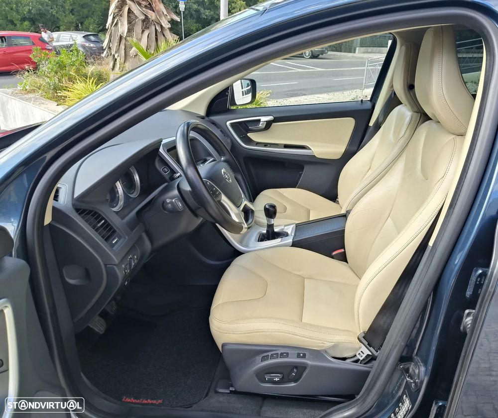 Volvo XC 60 2.0 D3 Drive Momentum - 14