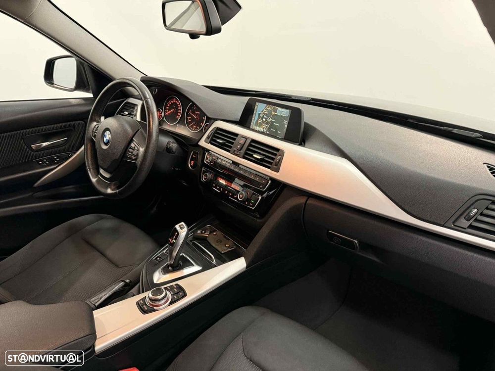 BMW 318 d Touring Auto - 12