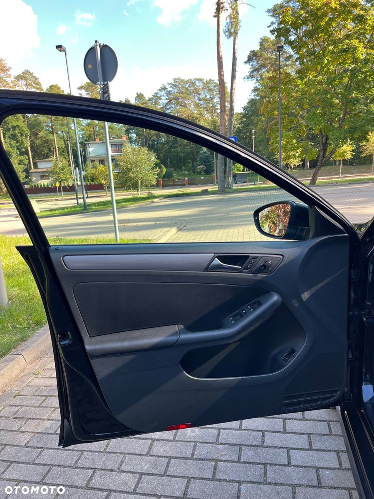 Volkswagen Jetta 2.0 TDI DPF DSG Trendline - 20
