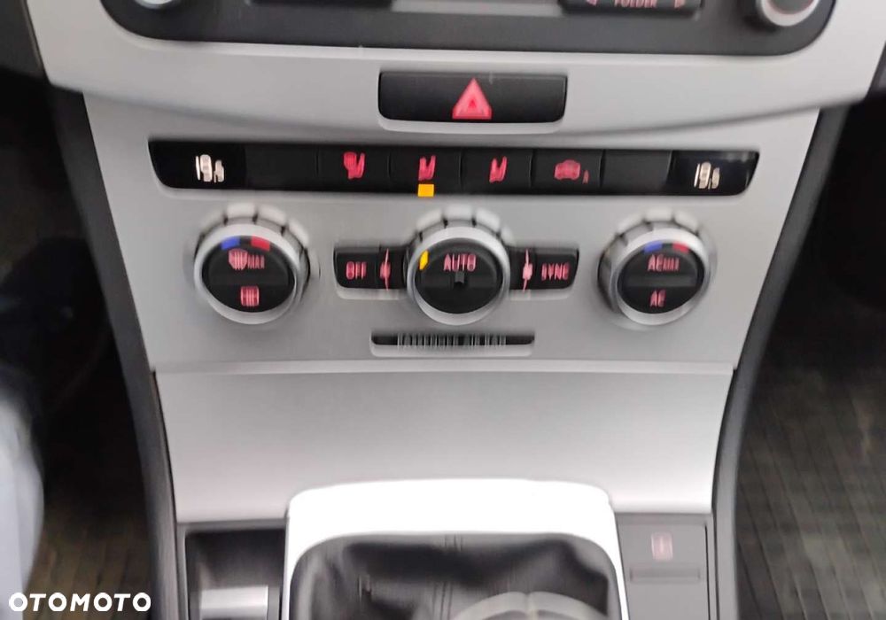 Volkswagen Passat - 16