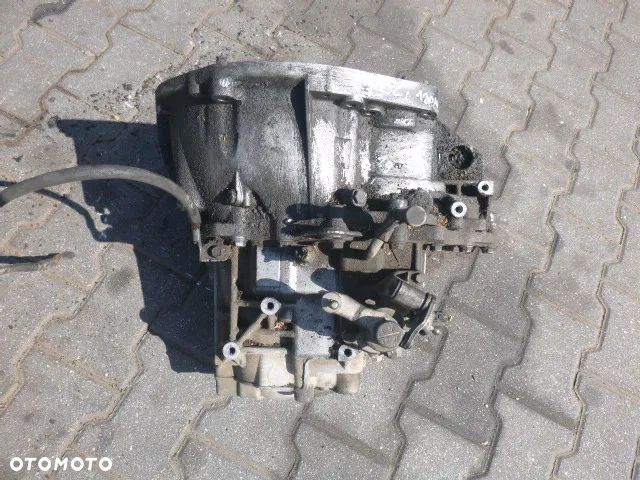 MANUALNA SKRZYNIA BIEGÓW RENAULT MEGANE II 1.9 DCI 8200156391 - 2